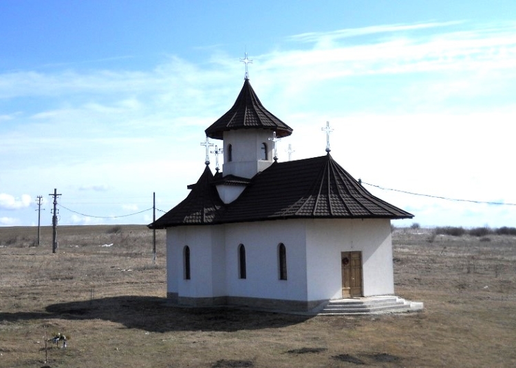 calugarii unei manastiri din judetul constanta nemultumiti ca primaria le retrage dreptul de folosinta gratuita a unui teren si ca nu li l da in proprietate 67ae77e84d9c9