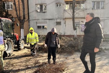 chelaru continuam amenajarea de noi spatii verzi din jurul blocurilor cu sisteme de irigatii si gazon 67a1fbd09dfd5