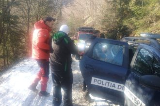 doi ucraineni recuperati de salvamontisti din munte unul a fost spitalizat 67a33bbb8cc4e