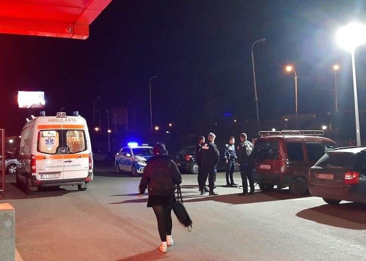 doua femei s au paruit si s au taiat in plina strada in constanta in vazul tuturor una a ajuns la spital iar cealalta urmeaza sa dea explicatii in fata judecatorilor 67b268b599e1f