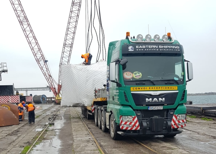 doua transporturi agabaritice vor strabate judetul constanta in aceasta seara 67bf5f413cd9e