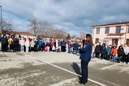 exercitiu de evacuare in caz de cutremur la o unitate de invatamant din cumpana foto 67a4adbf0660b