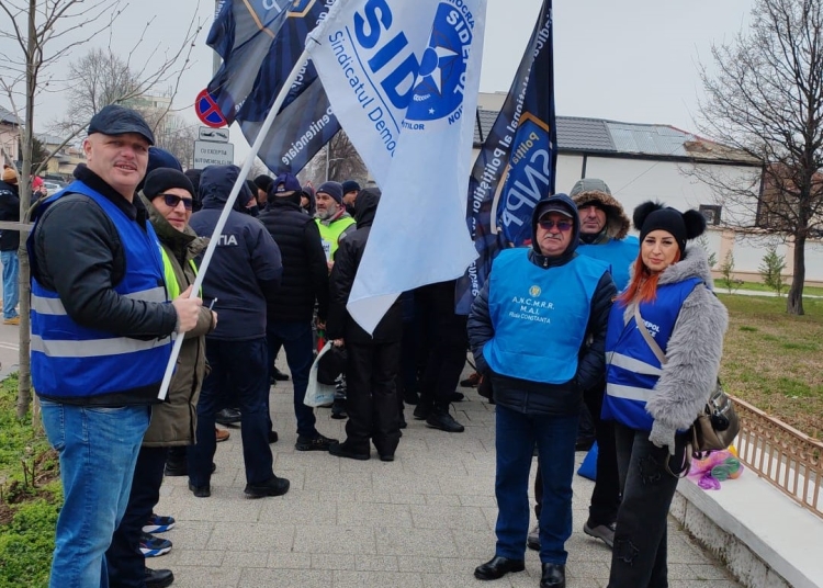 foto video protest al politistilor in fata ipj constanta impotriva ordonantei trenulet 67ab190208546