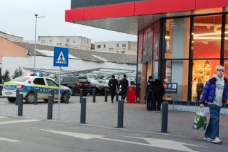 galerie foto politia a intervenit la magazinul kaufland din zona brick 67c1e2ae09bb5