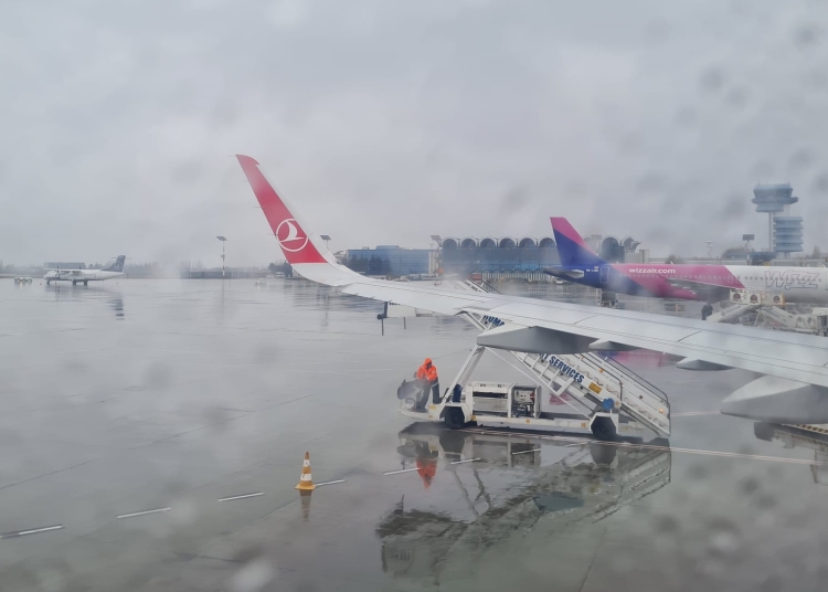 un avion al companiei wizz air care efectua un zbor pe ruta brasov luton a aterizat de urgenta la cluj 67b49091e8596