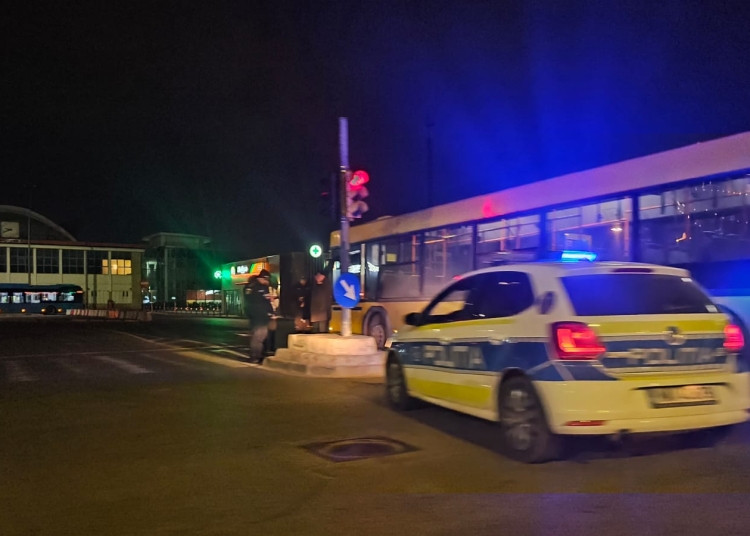 un pieton care traversa neregulamentar a fost lovit de un autobuz in zona garii din constanta 67a9c9eaf202a