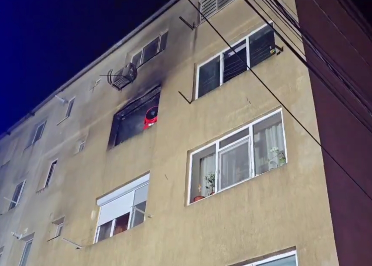 video incendiu intr un bloc din mangalia 35 de persoane evacuate 67a3ad81b3913