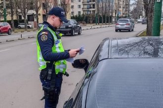 condamnat pentru conducere fara permis un tanar a fost escortat la poarta alba pentru executarea pedepsei 67c703199d47d