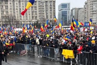 conflict intre protestatari si jandarmi la mitingul aur din piata victoriei 67c3192d5dabc