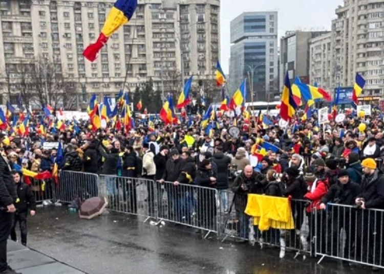 conflict intre protestatari si jandarmi la mitingul aur din piata victoriei 67c3192d5dabc