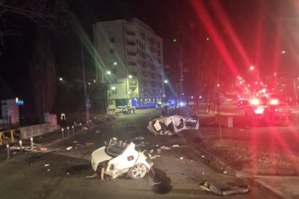 faceau liniute ei sunt tinerii implicati in accidentul rutier de la intrare in mamaia unde masina s a rupt in doua unul a decedat 67d014d9292f5