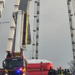 foto alerta un barbat s a urcat pe podul agigea pentru a protesta 67e1035b86e5f