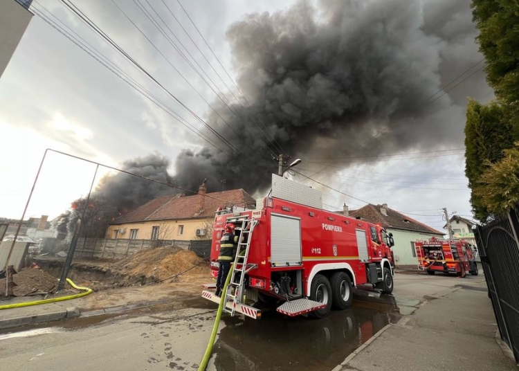 galerie foto incendiu de proportii la un depozit din municipiul sibiu mesaj ro alert din cauza fumului dens 67d43f372f3f9