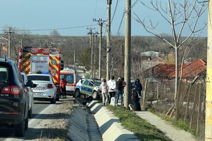 galerie fotovideo accident rutier in sacele o autospeciala de politie a intrat intr un cap de pod 67ce15ea355ca