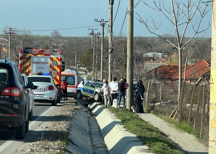 galerie fotovideo accident rutier in sacele o autospeciala de politie a intrat intr un cap de pod 67ce15ea355ca