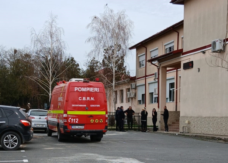 galerie fotovideo alerta la scoala din cuza voda mai multi elevi au ajuns la spital 67d22683cfd41