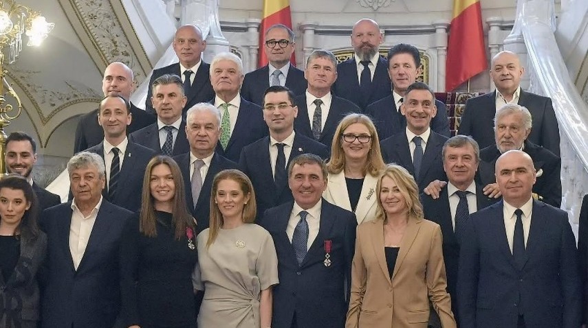 gheorghe hagi decorat totul despre ordinul national steaua romaniei in grad de cavaler echivalentul unui balon de aur pentru intreaga cariera galerie foto doc 67d2f3a80f295