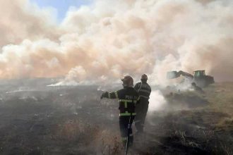 interventii in judetele afectate de incendii riscul de extindere a focului este foarte mare din cauza vantului si a vegetatiei uscate 67cdb209805e1