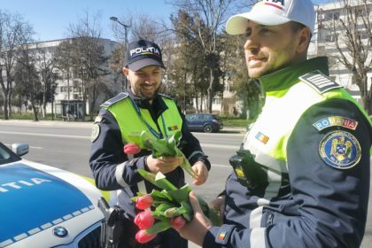 politistii constanteni au amendat femeile cu flori 67cc22704ebd5