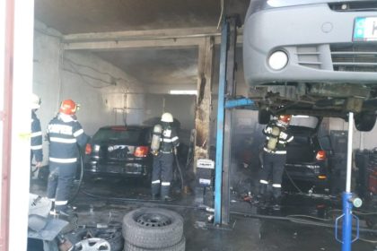 pompierii intervin de urgenta la un atelier auto in constanta 67d3deeb2af37