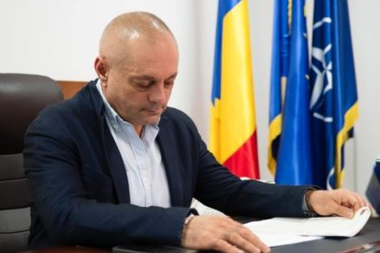 primarul vasile luminare a semnat contractul de finantare pentru extinderea retelei de apa si canalizare in zona riverana marea neagra din comuna corbu 67d2cb95b3691