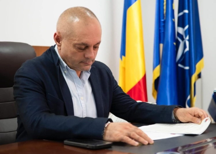 primarul vasile luminare a semnat contractul de finantare pentru extinderea retelei de apa si canalizare in zona riverana marea neagra din comuna corbu 67d2cb95b3691