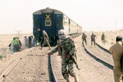 un tren cu peste 400 de persoane a fost deturnat in pakistan de o grupare separatista zeci de teroristi au fost ucisi 67d1454d42345