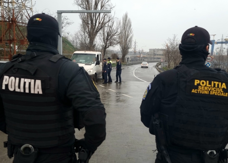 video razie in portul constanta politistii au tras pe dreapta 157 de vehicule si au aplicat sanctiuni de peste 20 000 de lei 67d2e7ac08812